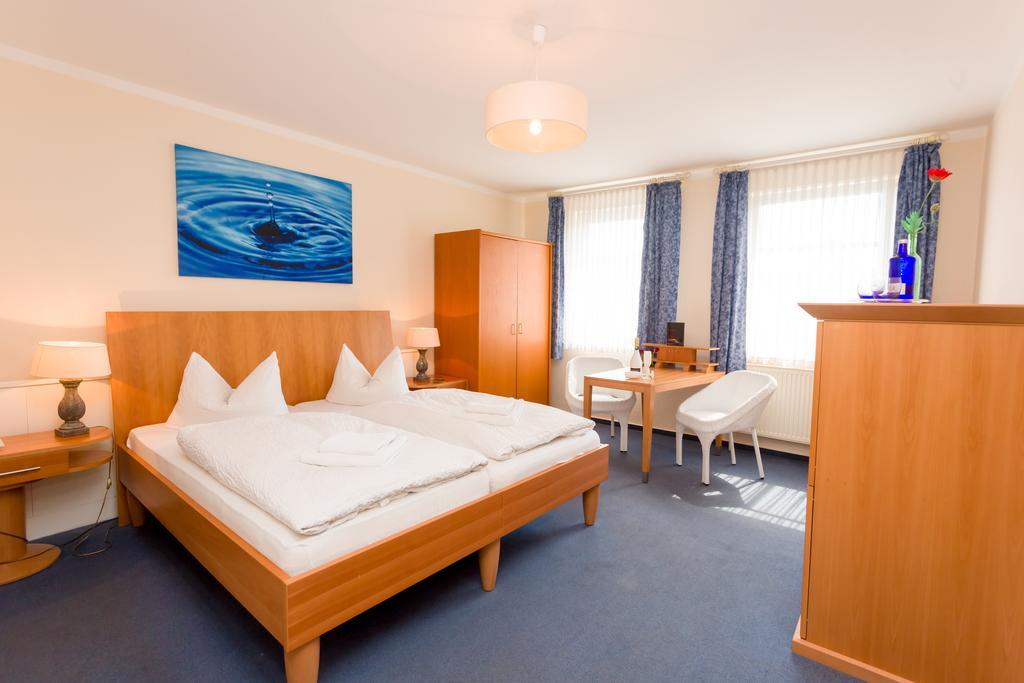 Hotel & Restaurant Am Bodden Putbus Habitación foto